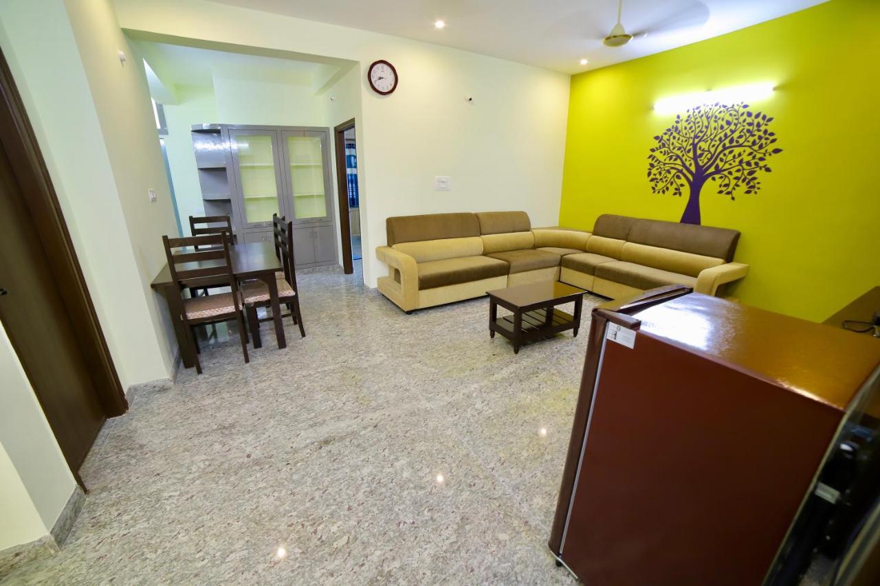 Truelife - Near Railway Station On Way To Balaji Temple - Breakfast Included - Ac 2Bhk Apartments - Coffee Tea Milk - Modular Kitchen, Super Fast Wifi, Smart Tv, 250 Jio Channels - Parking - Easy Access To All Temples - Top Service With Lots Of Love ティルパティ エクステリア 写真
