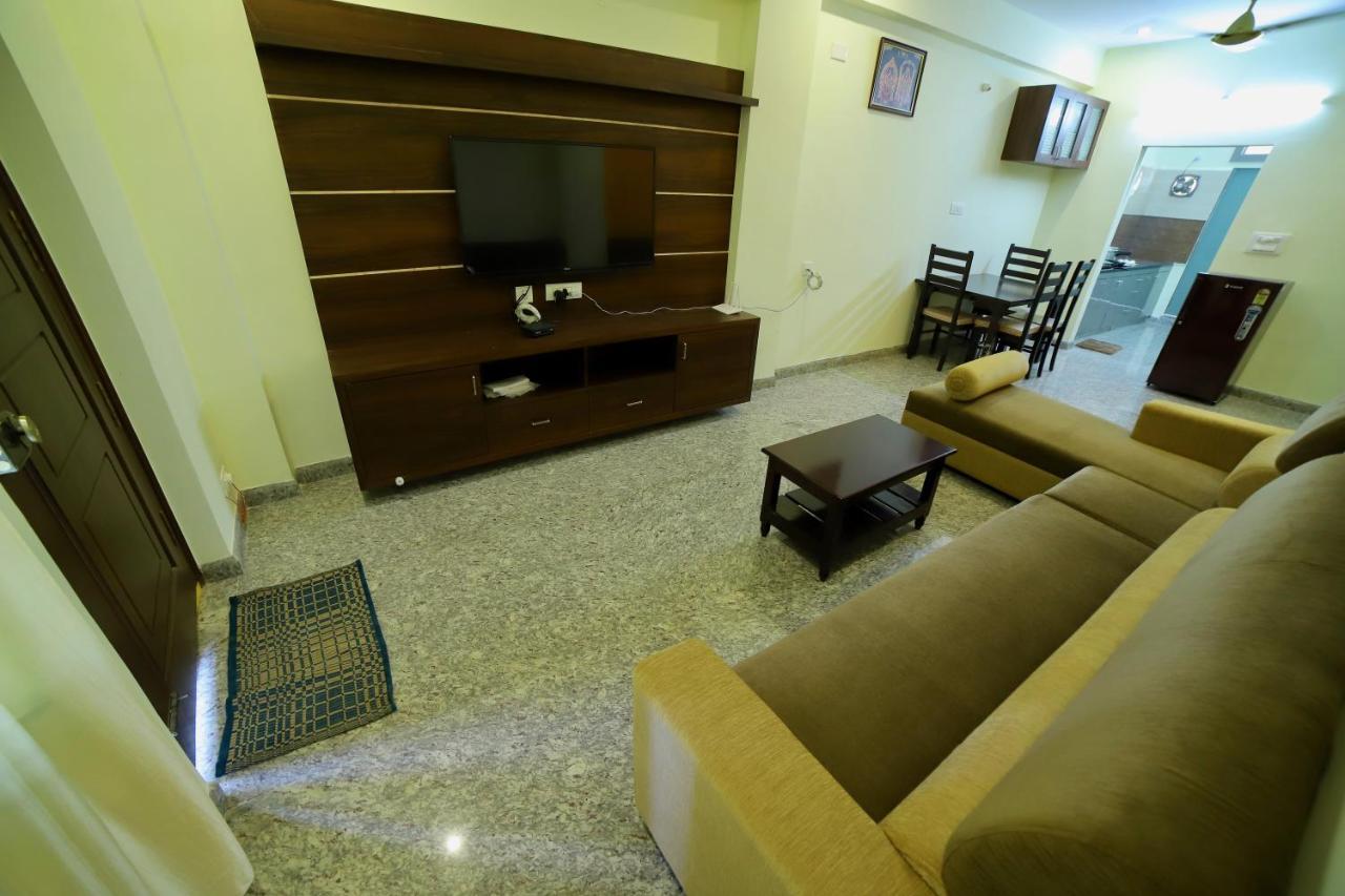 Truelife - Near Railway Station On Way To Balaji Temple - Breakfast Included - Ac 2Bhk Apartments - Coffee Tea Milk - Modular Kitchen, Super Fast Wifi, Smart Tv, 250 Jio Channels - Parking - Easy Access To All Temples - Top Service With Lots Of Love ティルパティ エクステリア 写真